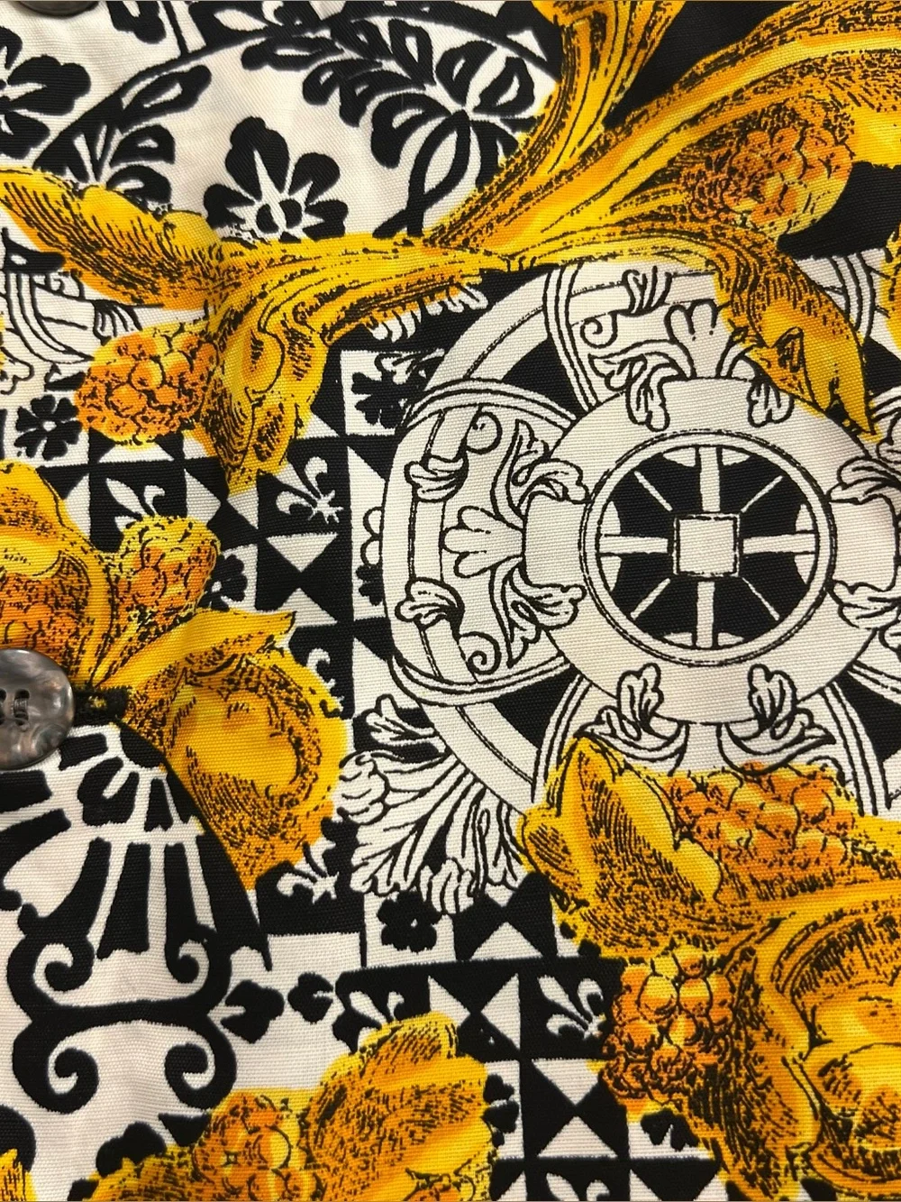 Black & Gold vintage 90s vest